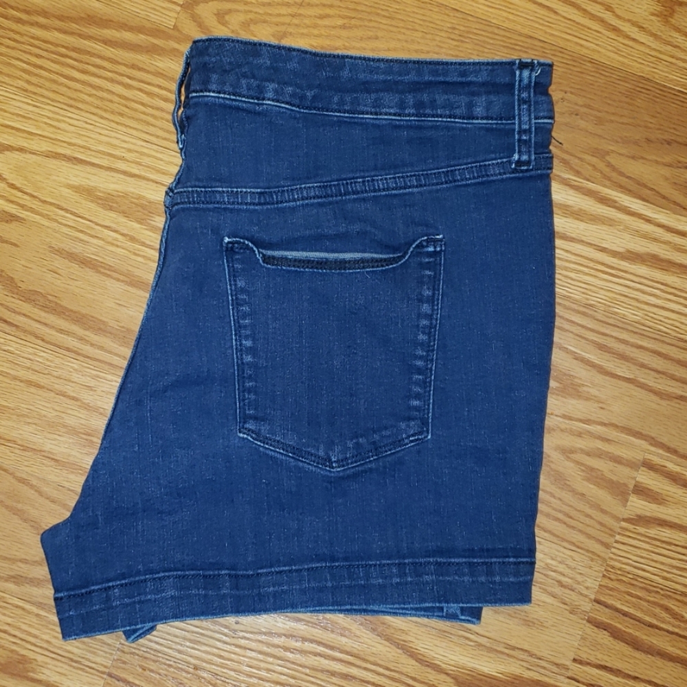 ⭐SALE⭐ Dark wash Jean shorts